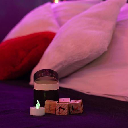 Love Room Avec Balneo Тулон Екстер'єр фото