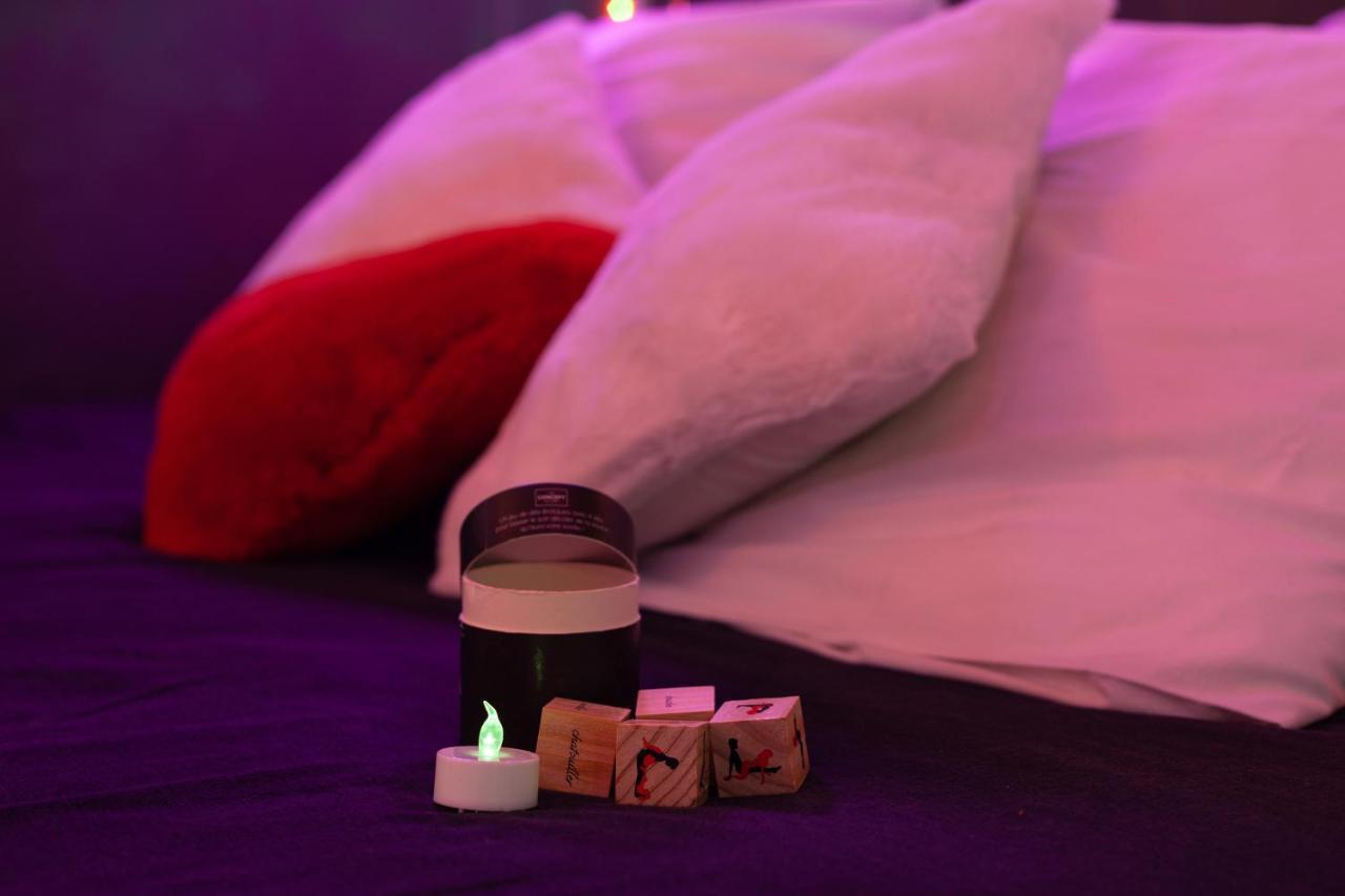 Love Room Avec Balneo Тулон Екстер'єр фото