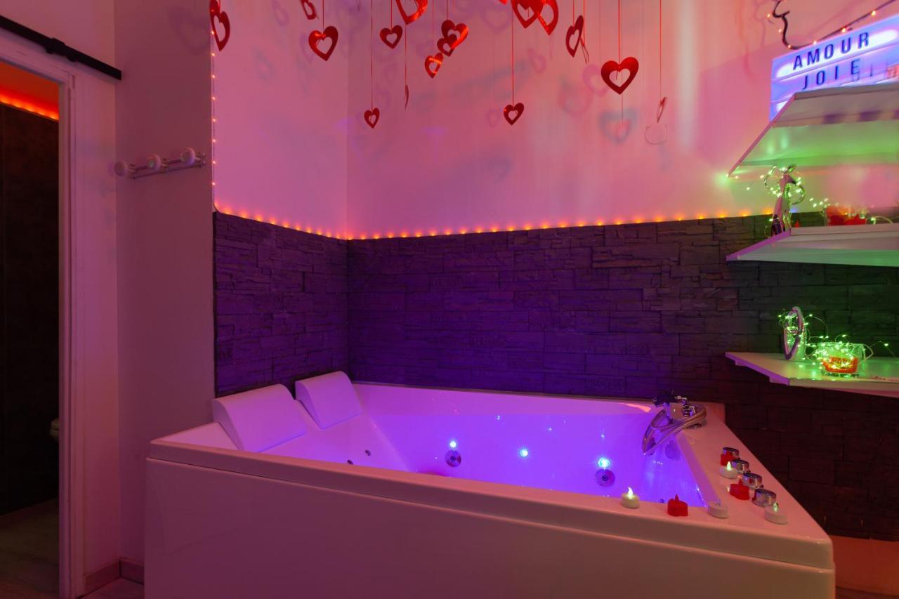 Love Room Avec Balneo Тулон Екстер'єр фото