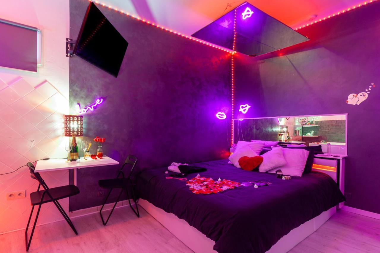 Love Room Avec Balneo Тулон Екстер'єр фото