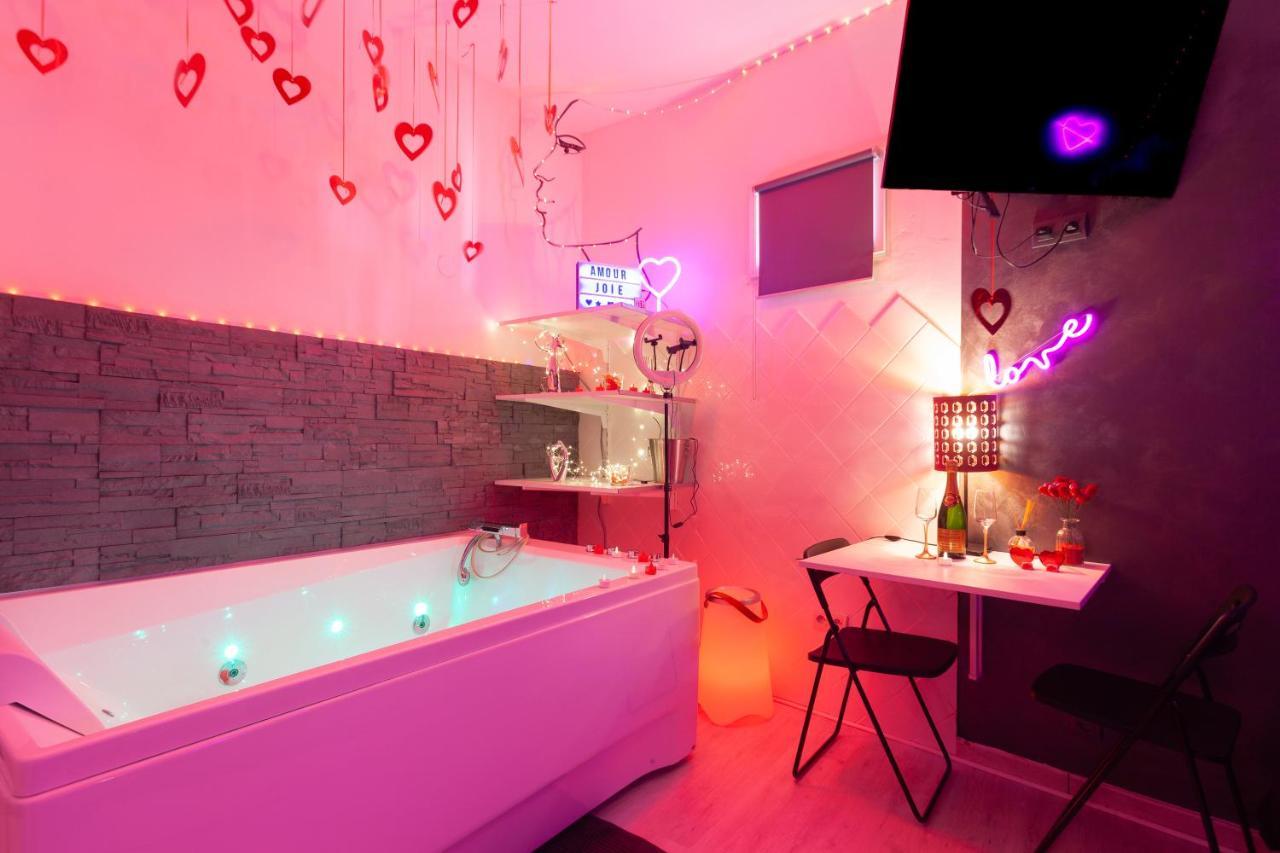 Love Room Avec Balneo Тулон Екстер'єр фото
