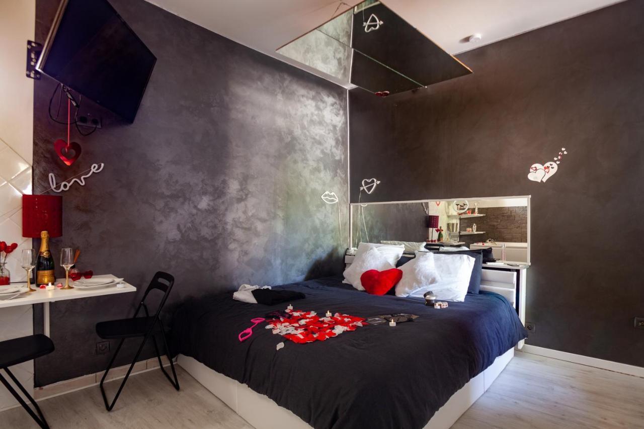 Love Room Avec Balneo Тулон Екстер'єр фото